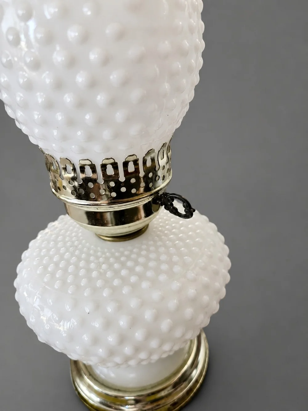 Vintge White Hobnail Milk Glass Table Lamp